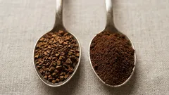 Oploskoffie vs bonenkoffie: wat geeft de meeste energie in de ochtend